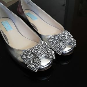 Betsey Johnson silver flats. Fit 7.5